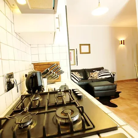 Groovy Rome Art Apartment דירה *