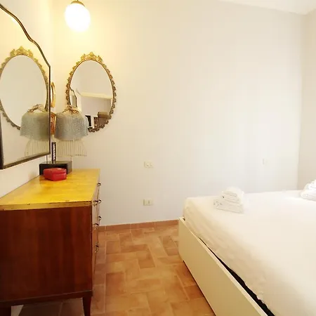 Groovy Rome Art Apartment * רומא