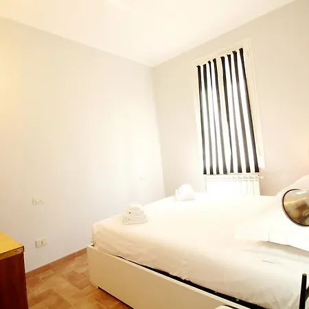 Groovy Rome Art Apartment דירה